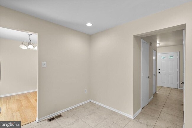 Building Photo - 13 Dinsdale Ct