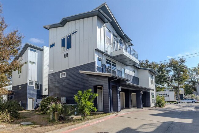 Primary Photo - 2606 Wilson St