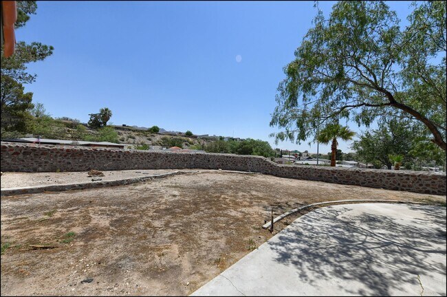 Building Photo - 6300 Jebel Way