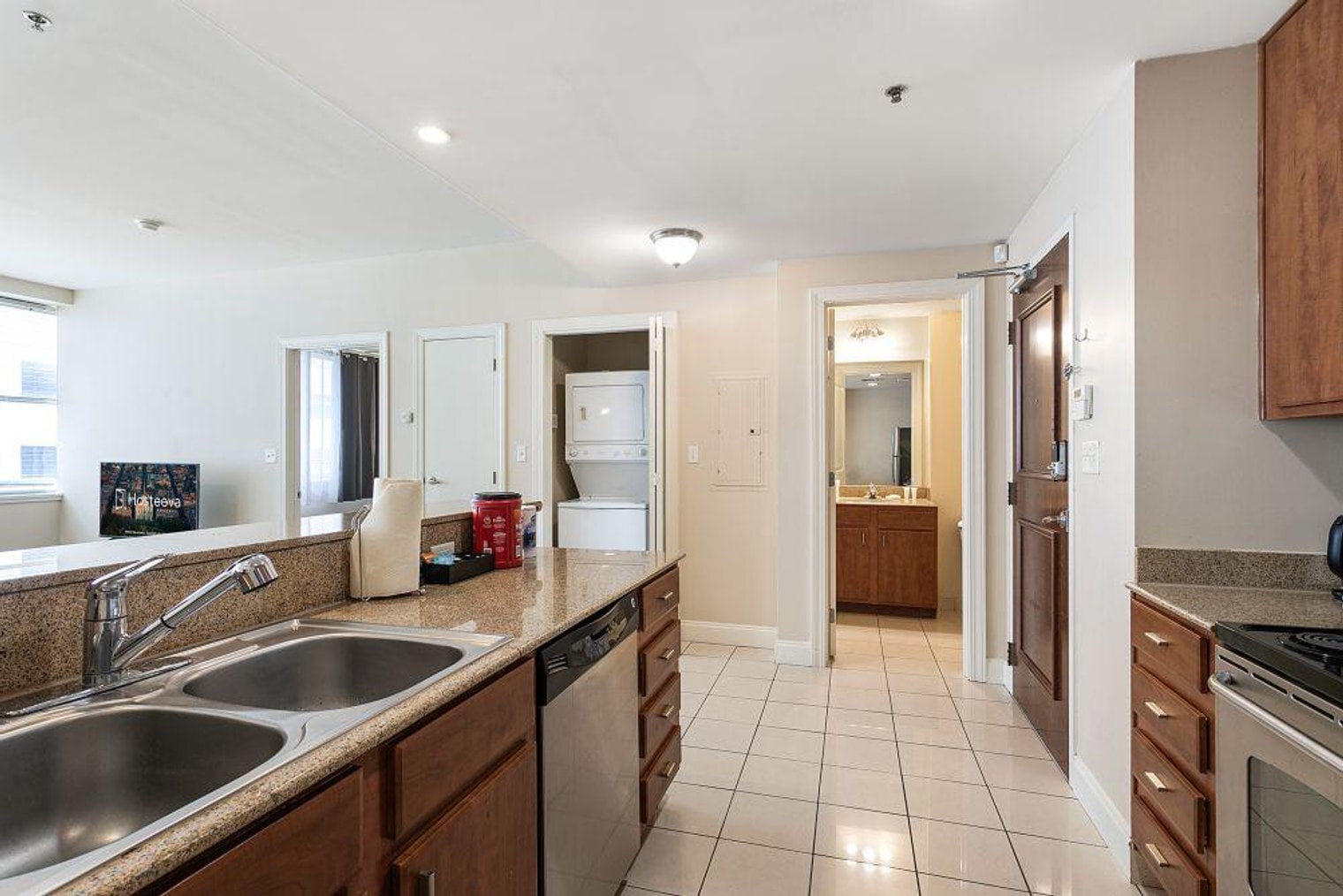 Building Photo - 925 Common St