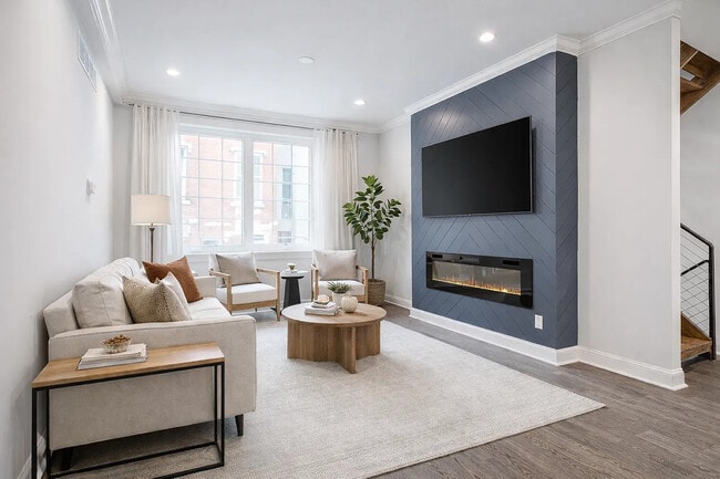 Building Photo - 615 S Delhi St