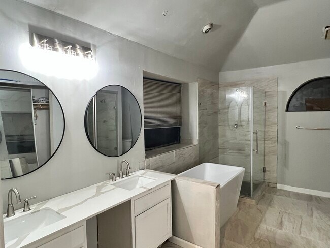 Building Photo - 1626 Hancock Dr