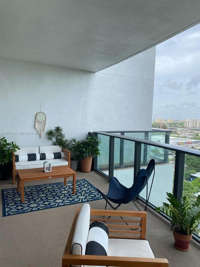 Building Photo - 1600 NE 1st Ave