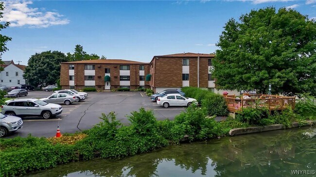 Building Photo - Charming 2BR Condo in Niagara Falls
