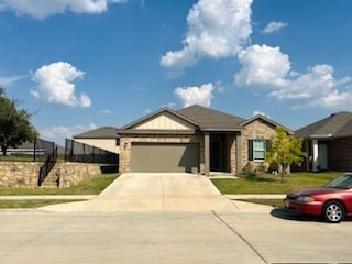 Building Photo - Spacious Open-Concept Home Next to Gated D...
