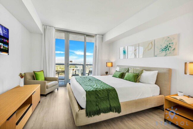 Building Photo - 2602 E Hallandale Beach Blvd