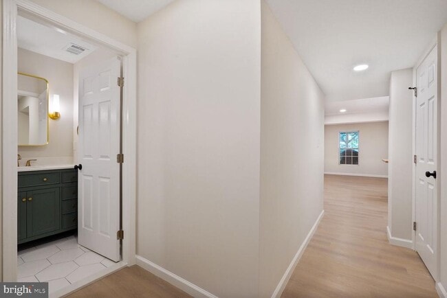 Building Photo - 7029 Clifton Knoll Ct