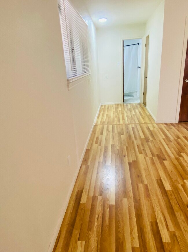 Building Photo - 815 S Roy Reynolds Dr