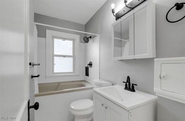 Building Photo - 3363 E 102nd St