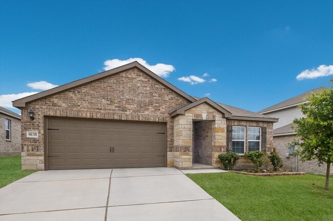 Building Photo - Stunning 4 bedrooms 2 baths single-story h...