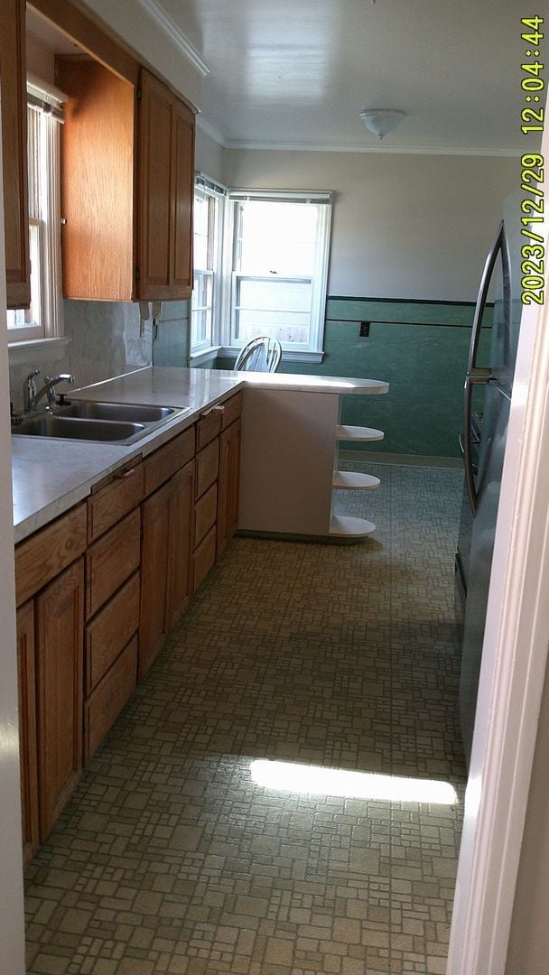 Building Photo - Large SE Boise home