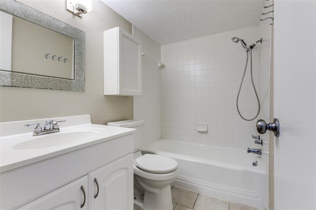 Building Photo - 817 Sherbrook Dr