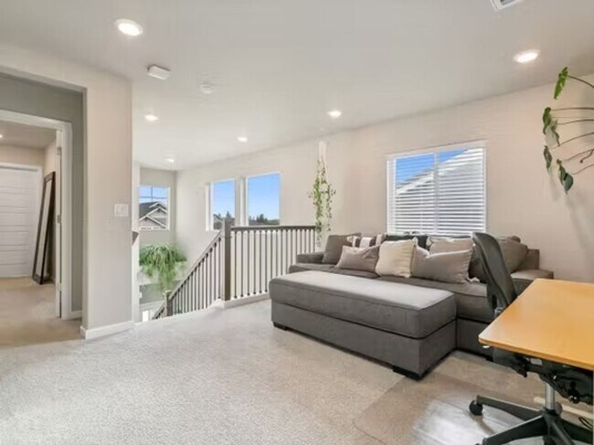 Building Photo - 4bd/2.5ba Covington House