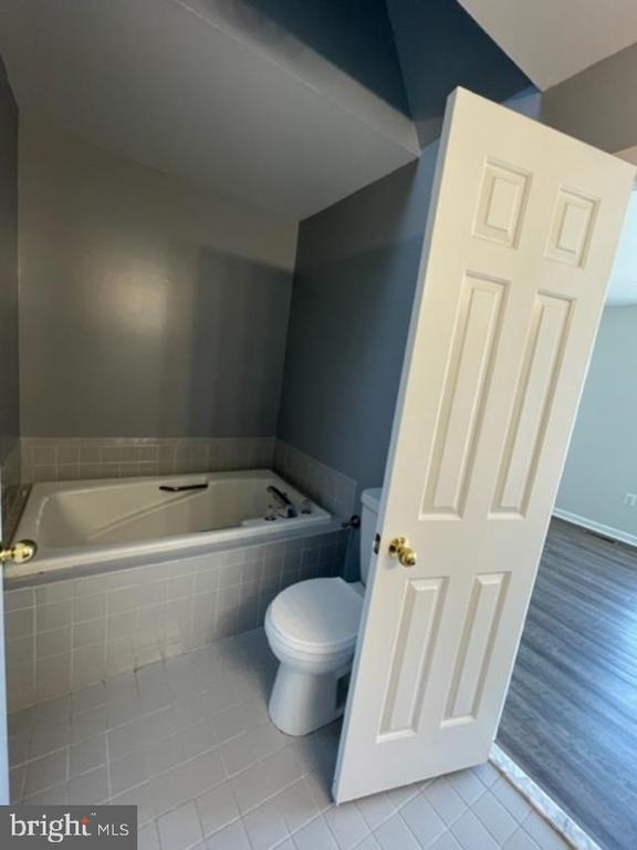 Building Photo - 216 Pinecove Ave