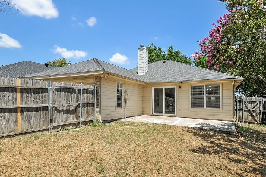 Building Photo - 1040 Glencrest Dr