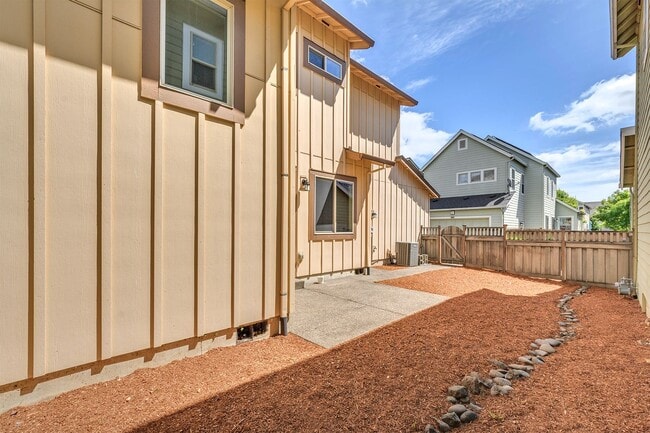 Building Photo - Executive style home