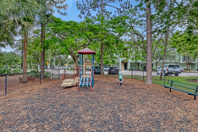 Building Photo - 340 Crestwood Cir