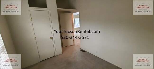 Building Photo - Irvington & Country Club area - 3 beds & 2 baths