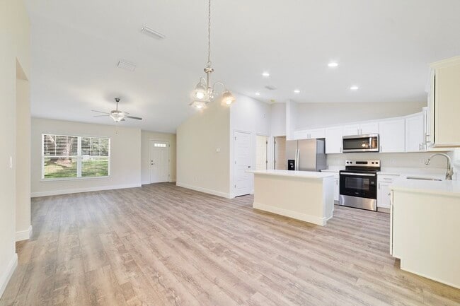 Building Photo - 1640 W St Elizabeth Pl