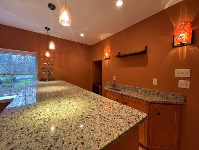 Building Photo - Gorgeous 3 bed, 2 bath home | Lawn Care Included