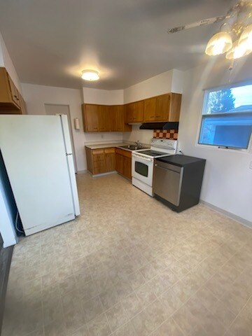 Building Photo - 1617 St Johns Ave