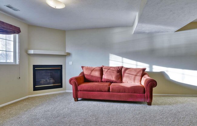 Building Photo - Live Close to It All in This 3 Bedroom Pap...