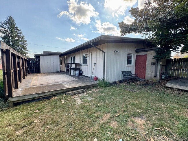 Building Photo - 2 Bedroom 1 Bathroom in Elizabethtown w/La...