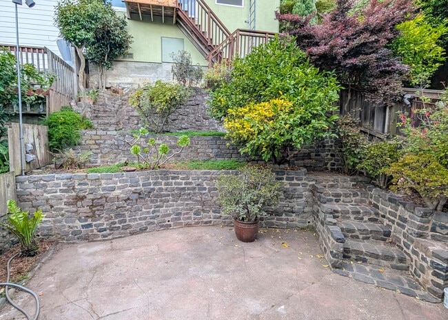 Building Photo - 32 Danvers St