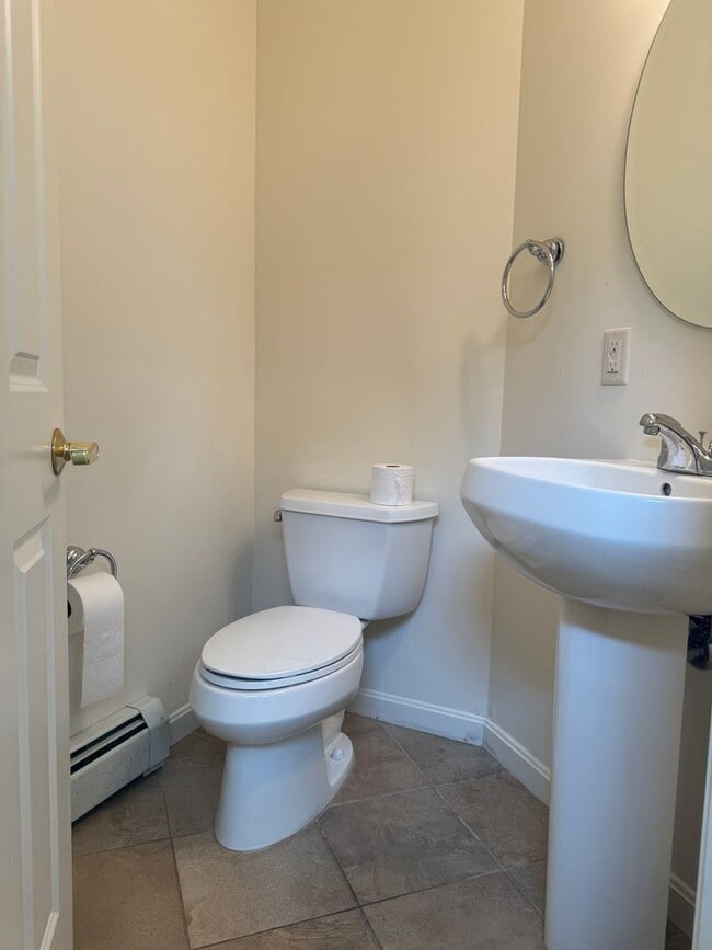 Building Photo - 3 Bedroom Condo in Hanover