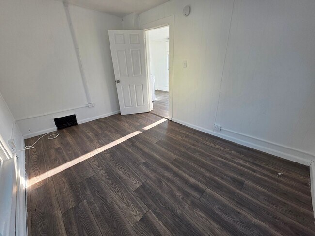 Building Photo - 47 Elmendorf St