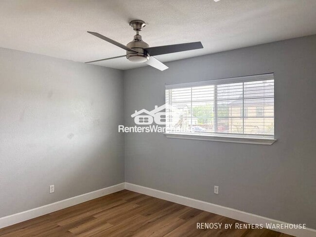 Building Photo - 7826 Gladstone Street C