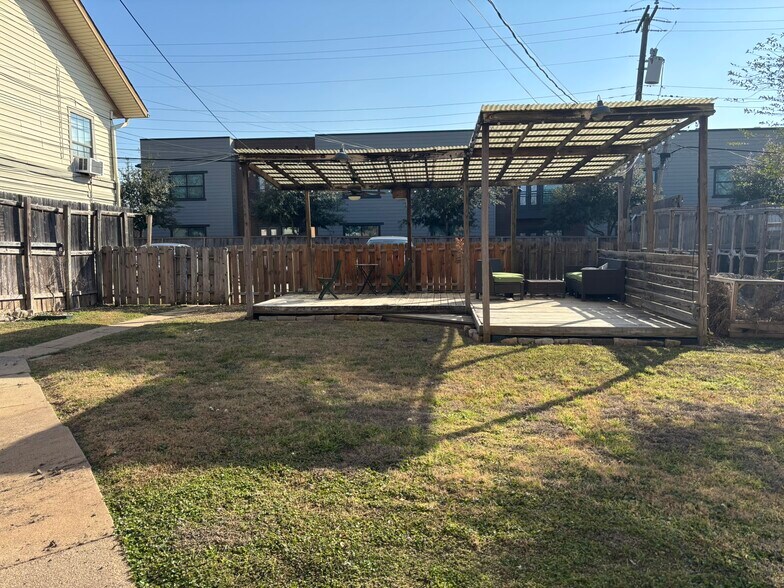 Building Photo - 5638 Richard Ave