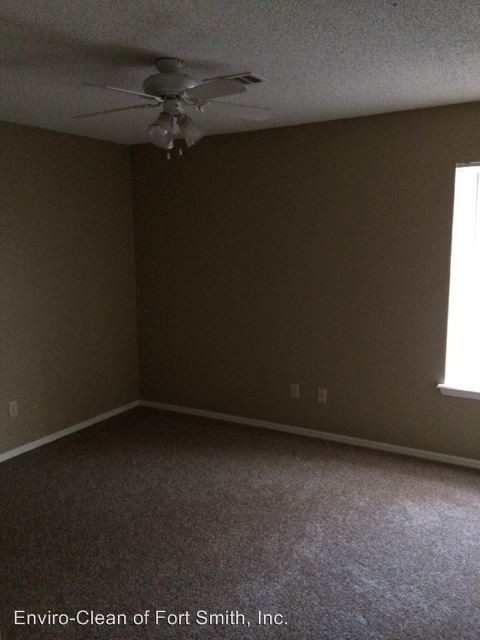 Building Photo - 8605-8607 Southridge Dr