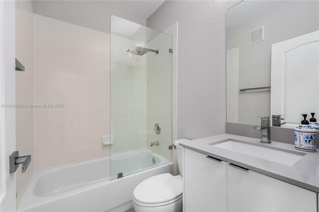 Building Photo - 942 SW 147th Ct
