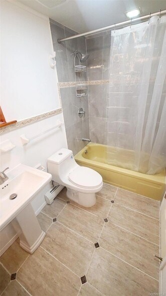 Building Photo - 101-20 67th Dr