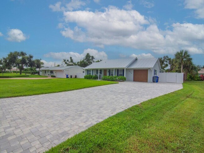 Building Photo - 606 Conn Way