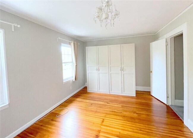 Building Photo - 306 Soundview Ave