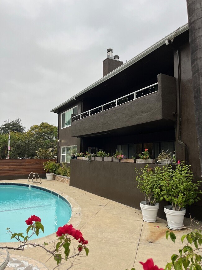 Primary Photo - 349 S Linden Dr