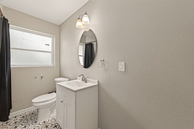 Building Photo - 5613 Dorothy Ann Dr