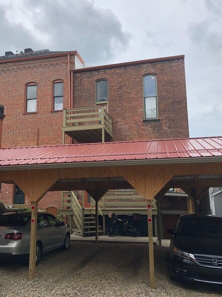 Building Photo - 7 Main St