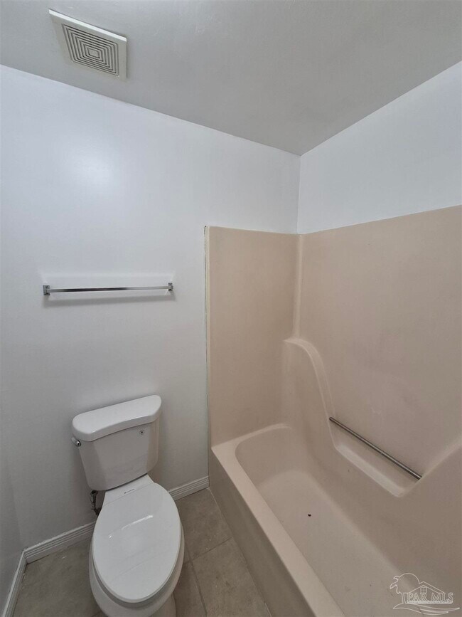 Building Photo - 537 Petros Cir