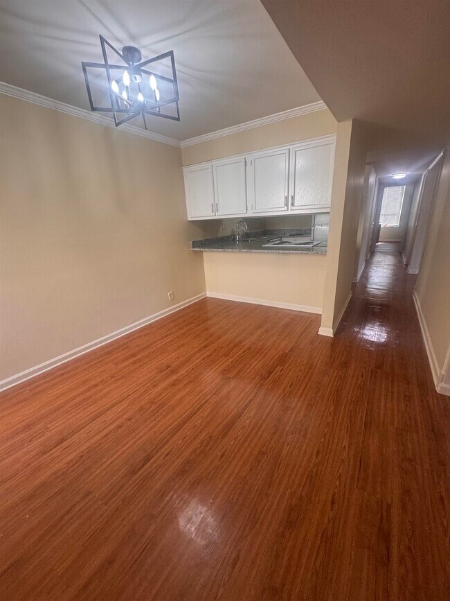 Building Photo - 6633 Poplar Woods Cir E