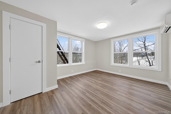 Building Photo - 303 Main St