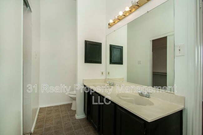 Building Photo - 436 Chestnut Ln