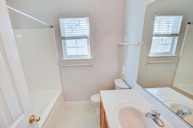 Building Photo - 2112 Seastone Trce