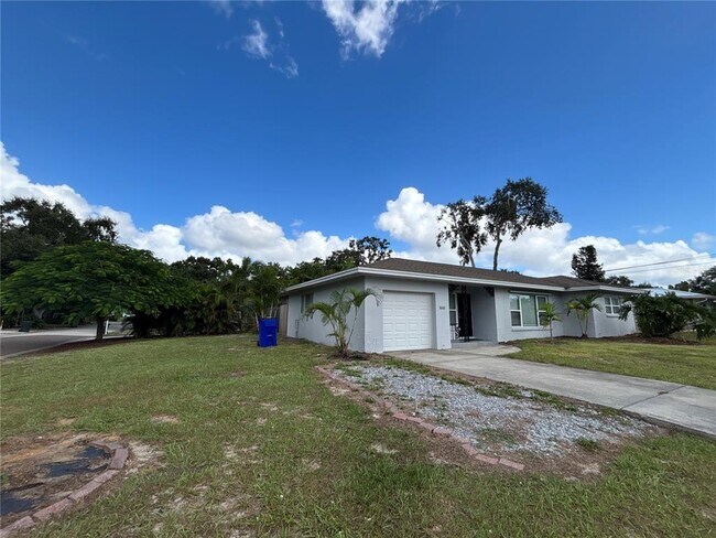 Building Photo - 640 San Salvador Dr