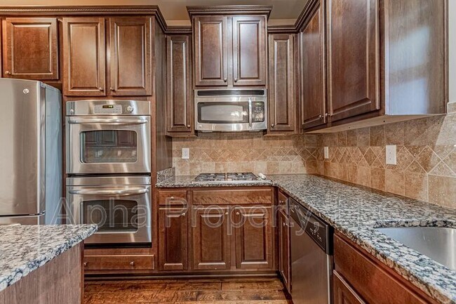 Building Photo - 256 Oak Branch Dr