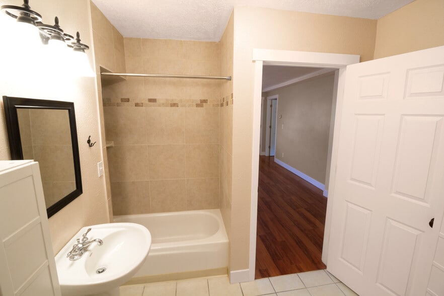 Shower - 300 E 400 S