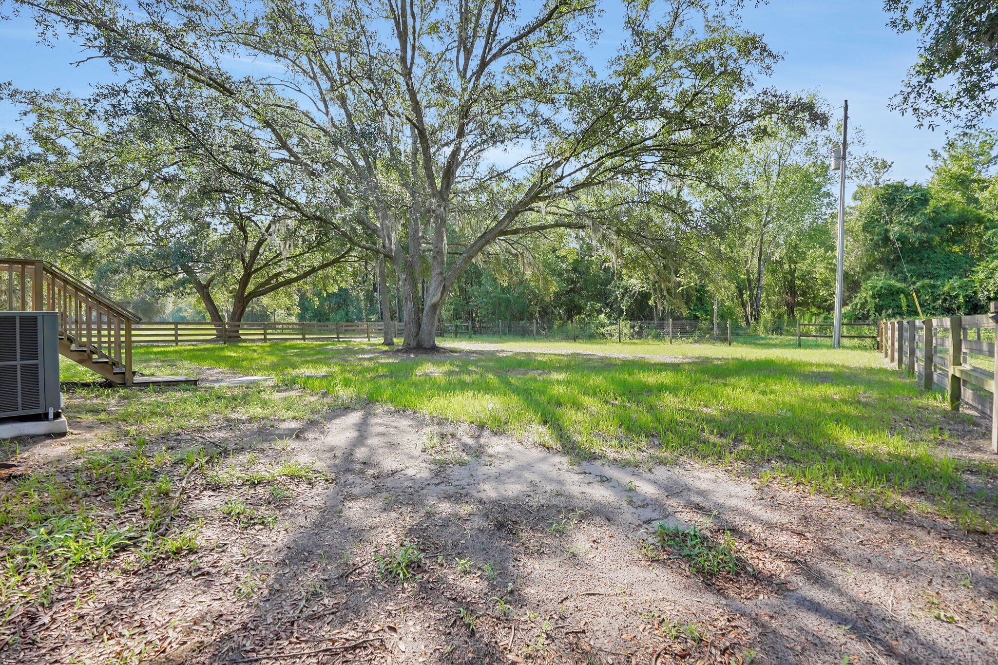 GORGEOUS SHADE OAK IN BACKYARD - 5854 County Road 315C