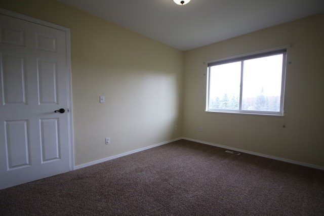 Building Photo - 3 Bedroom Eagle River Condo w/ Easy Highwa...